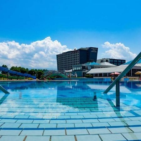 Hotel Hills Sarajevo Congress & Thermal Spa Resort Ilidža Exteriér fotografie The pool at the hotel