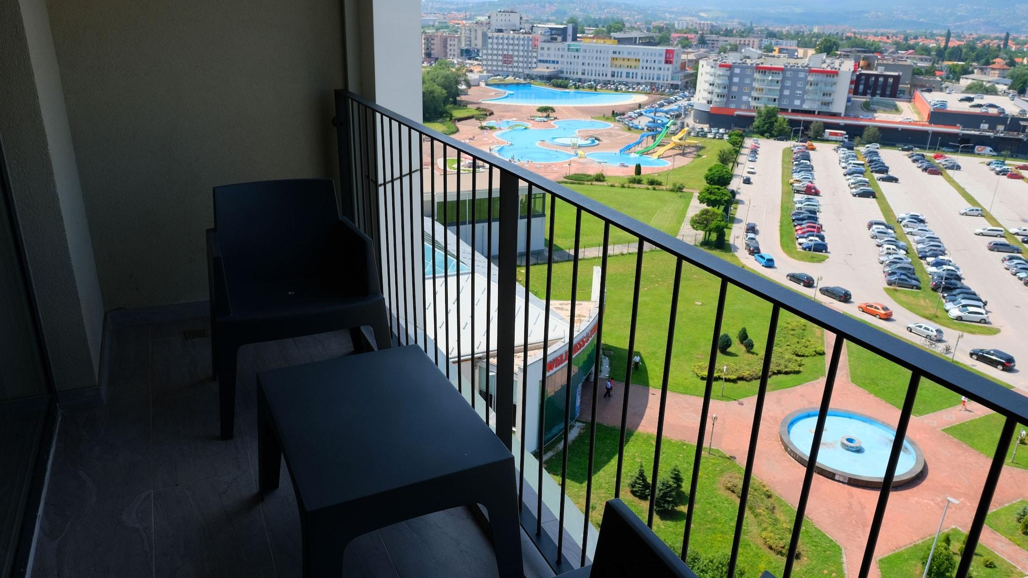Hotel Hills Sarajevo Congress & Thermal Spa Resort Ilidža Exteriér fotografie A balcony