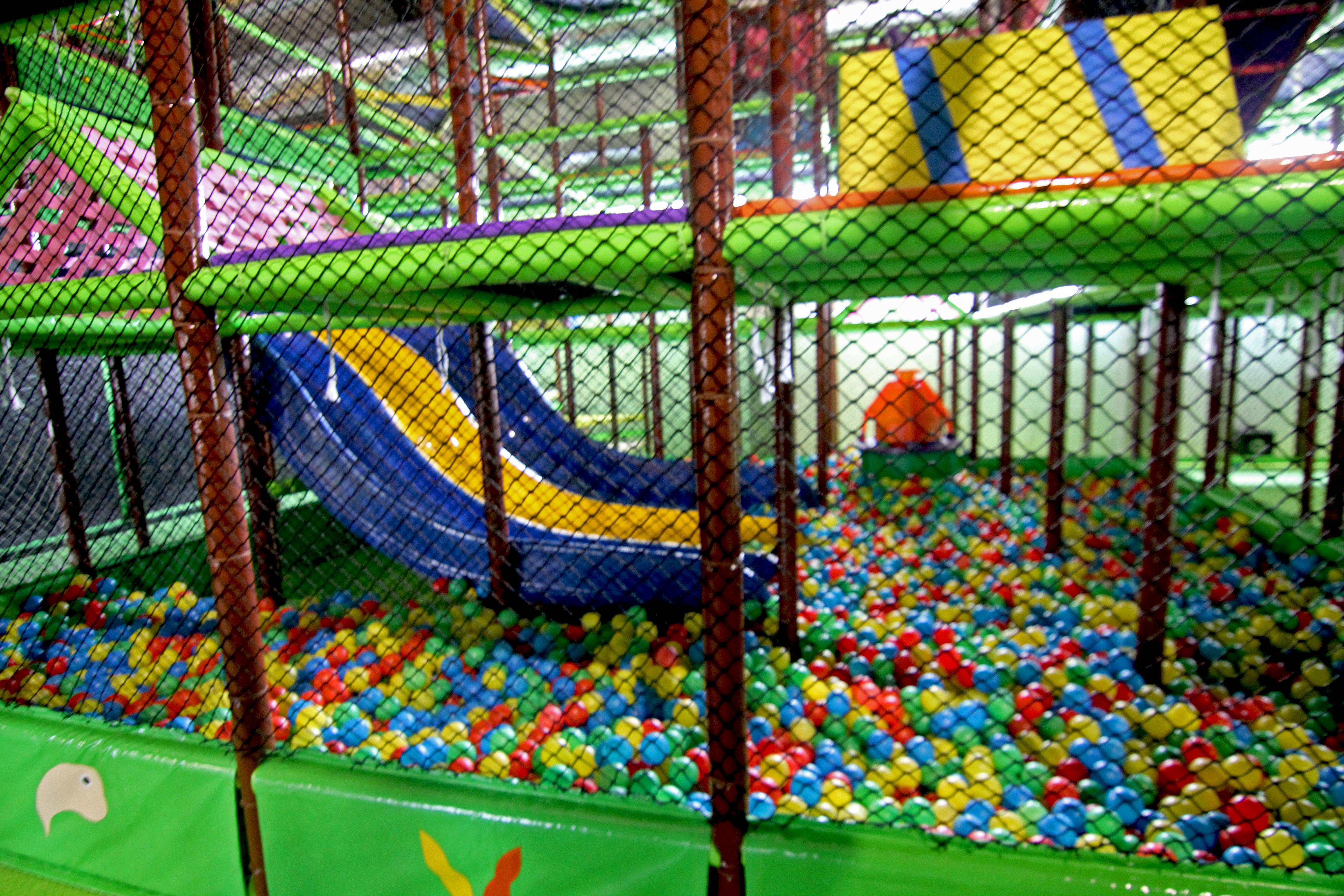 Hotel Hills Sarajevo Congress & Thermal Spa Resort Ilidža Exteriér fotografie A ball pit at a playground