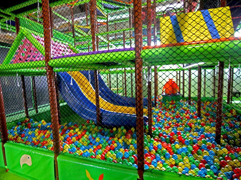 Hotel Hills Sarajevo Congress & Thermal Spa Resort Ilidža Exteriér fotografie An indoor playground