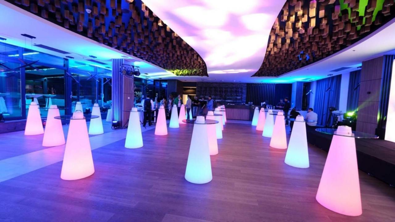 Hotel Hills Sarajevo Congress & Thermal Spa Resort Ilidža Exteriér fotografie Skyline Bar