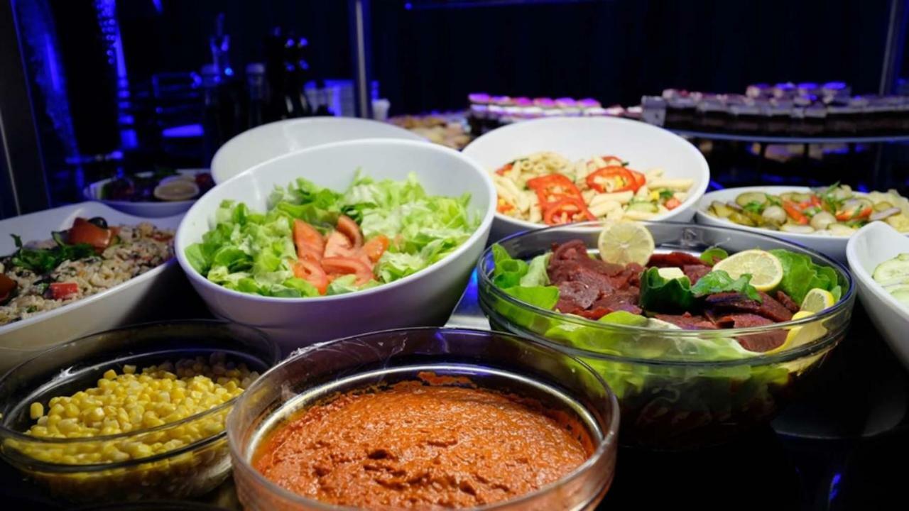 Hotel Hills Sarajevo Congress & Thermal Spa Resort Ilidža Exteriér fotografie A selection of salads